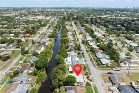 House in Lauderhill, Florida 2 bedrooms, 139.54 sq.m. № 1134856 - photo 29