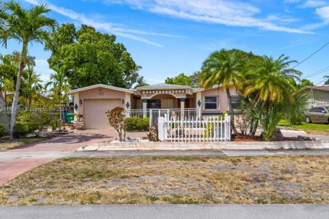 Villa ou maison à vendre à Lauderhill, Floride: 2 chambres, 139.54 m2 № 1134856 - photo 2