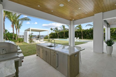 House in Jupiter, Florida 5 bedrooms, 861.48 sq.m. № 1011621 - photo 27