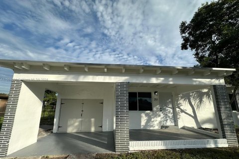 Villa ou maison à vendre à Fort Lauderdale, Floride: 2 chambres, 69.12 m2 № 1145389 - photo 1