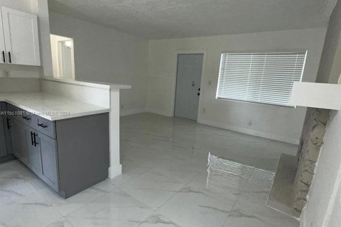 House in Fort Lauderdale, Florida 2 bedrooms, 69.12 sq.m. № 1145389 - photo 4