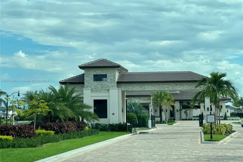 House in Miramar, Florida 4 bedrooms, 251.21 sq.m. № 1145617 - photo 27