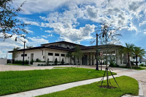 House in Miramar, Florida 4 bedrooms, 251.21 sq.m. № 1145617 - photo 28