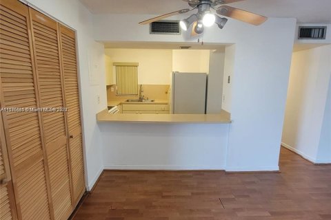 Condo in Miami, Florida, 2 bedrooms  № 1145660 - photo 4