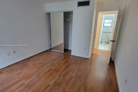 Condo in Miami, Florida, 2 bedrooms  № 1145660 - photo 22