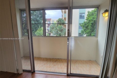 Copropriété à vendre à Miami, Floride: 2 chambres, 96.25 m2 № 1145660 - photo 15