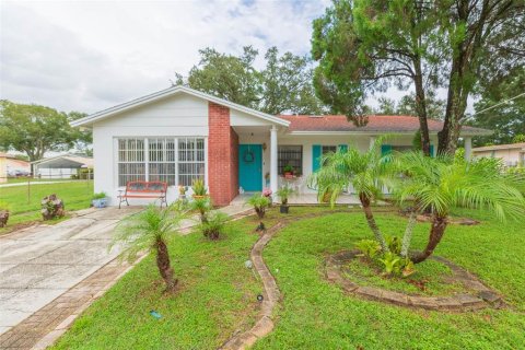 Casa en venta en Tampa, Florida, 4 dormitorios, 179.3 m2 № 1389082 - foto 1