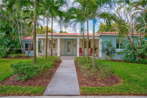House in Miami Shores, Florida 3 bedrooms, 183.48 sq.m. № 1006734 - photo 1