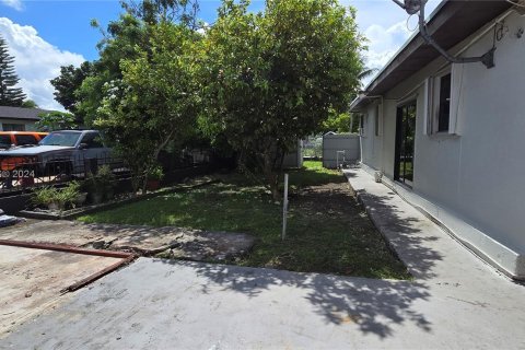 House in Homestead, Florida 5 bedrooms, 177.07 sq.m. № 1348795 - photo 6