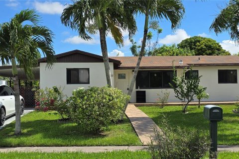 House in Homestead, Florida 5 bedrooms, 177.07 sq.m. № 1348795 - photo 3