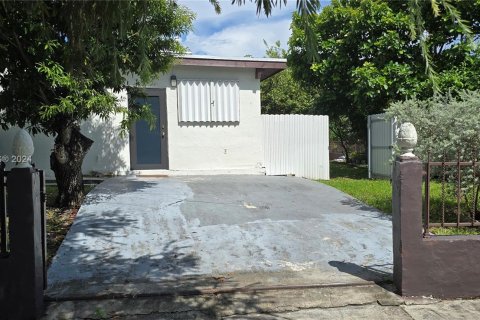 House in Homestead, Florida 5 bedrooms, 177.07 sq.m. № 1348795 - photo 2