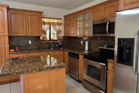 House in Homestead, Florida 5 bedrooms, 177.07 sq.m. № 1348795 - photo 10