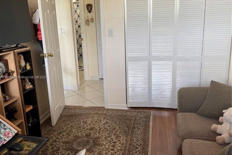 Condo in Hialeah, Florida, 3 bedrooms  № 1348793 - photo 21