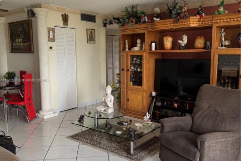 Condominio en venta en Hialeah, Florida, 3 dormitorios, 113.53 m2 № 1348793 - foto 8