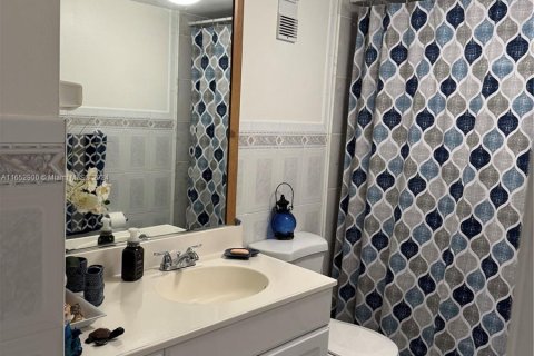 Condo in Hialeah, Florida, 3 bedrooms  № 1348793 - photo 19