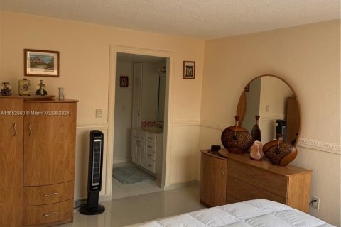 Condo in Hialeah, Florida, 3 bedrooms  № 1348793 - photo 28