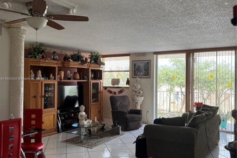 Condo in Hialeah, Florida, 3 bedrooms  № 1348793 - photo 10