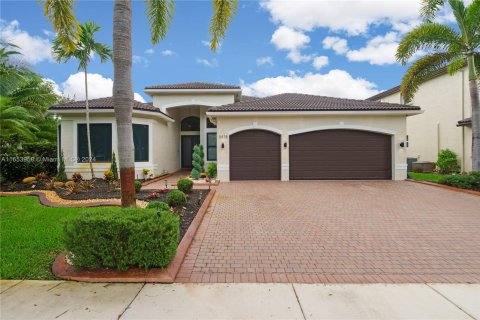 Villa ou maison à louer à Miramar, Floride: 5 chambres, 264.21 m2 № 1348794 - photo 5