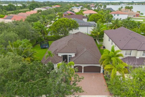 Villa ou maison à louer à Miramar, Floride: 5 chambres, 264.21 m2 № 1348794 - photo 3