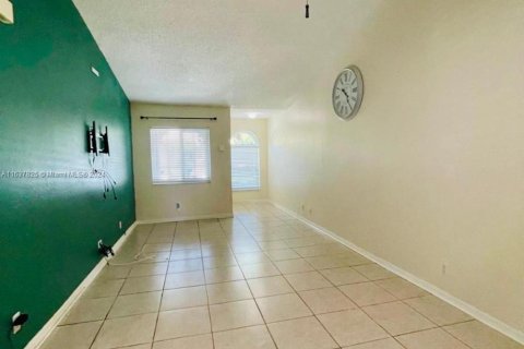 Adosado en venta en Margate, Florida, 3 dormitorios, 136.01 m2 № 1348797 - foto 5