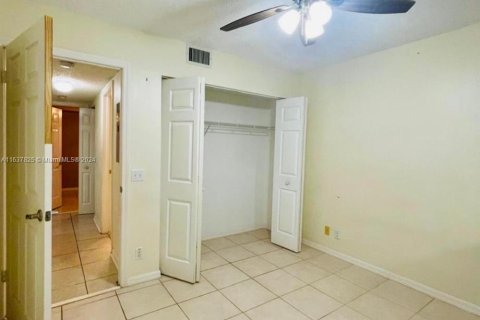 Townhouse in Margate, Florida 3 bedrooms, 136.01 sq.m. № 1348797 - photo 13