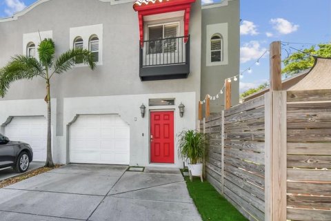 Adosado en venta en Tampa, Florida, 3 dormitorios, 153.47 m2 № 1298201 - foto 1