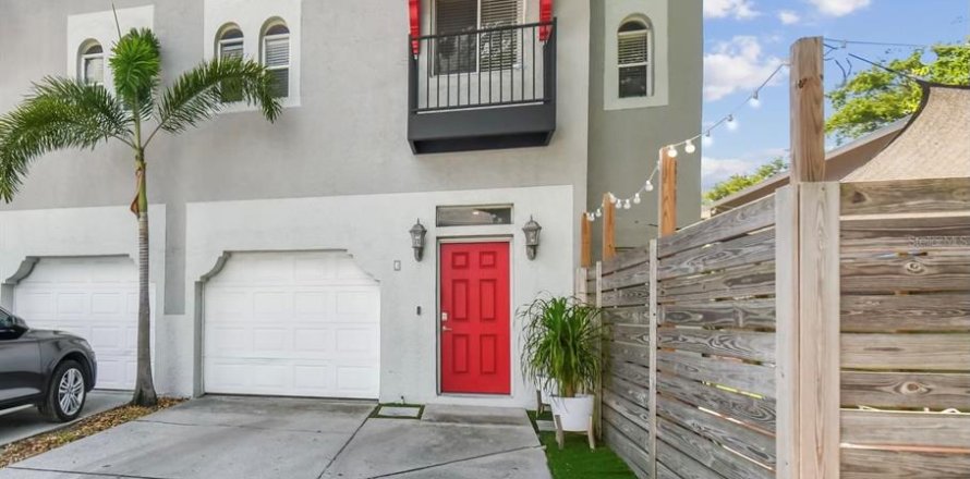 Townhouse in Tampa, Florida 3 bedrooms, 153.47 sq.m. № 1298201