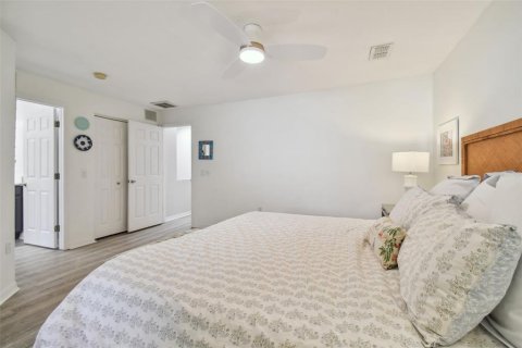 Townhouse in Tampa, Florida 3 bedrooms, 153.47 sq.m. № 1298201 - photo 13