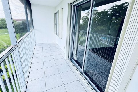 Copropriété à vendre à Pembroke Pines, Floride: 2 chambres, 96.99 m2 № 1270474 - photo 14