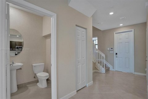 Adosado en venta en Hialeah, Florida, 3 dormitorios, 138.05 m2 № 1293102 - foto 14