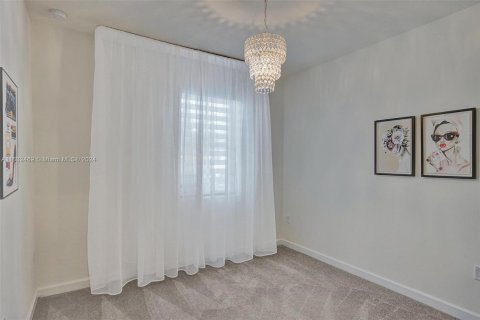 Adosado en venta en Hialeah, Florida, 3 dormitorios, 138.05 m2 № 1293102 - foto 26