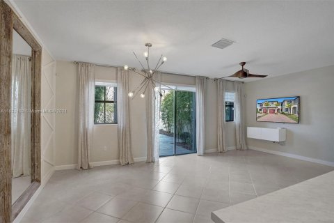 Townhouse in Hialeah, Florida 3 bedrooms, 138.05 sq.m. № 1293102 - photo 10