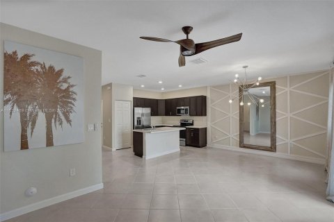 Adosado en venta en Hialeah, Florida, 3 dormitorios, 138.05 m2 № 1293102 - foto 12