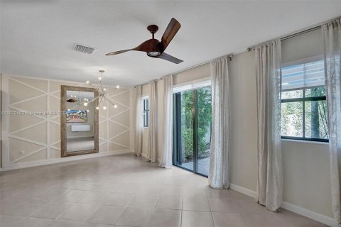 Adosado en venta en Hialeah, Florida, 3 dormitorios, 138.05 m2 № 1293102 - foto 13