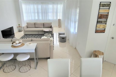 Copropriété à vendre à Hallandale Beach, Floride: 2 chambres, 128.21 m2 № 1292326 - photo 5