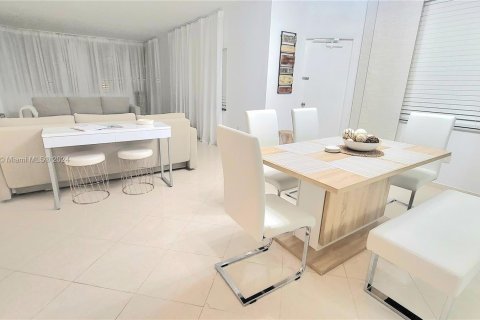 Copropriété à vendre à Hallandale Beach, Floride: 2 chambres, 128.21 m2 № 1292326 - photo 2