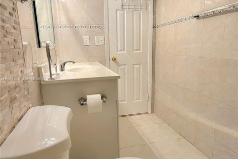 Copropriété à vendre à Hallandale Beach, Floride: 2 chambres, 128.21 m2 № 1292326 - photo 8