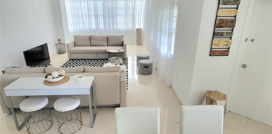 Condo à Hallandale Beach, Floride, 2 chambres  № 1292326