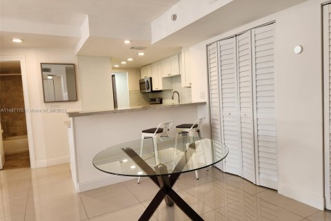 Condominio en venta en Coral Gables, Florida, 2 dormitorios, 94.67 m2 № 862387 - foto 11