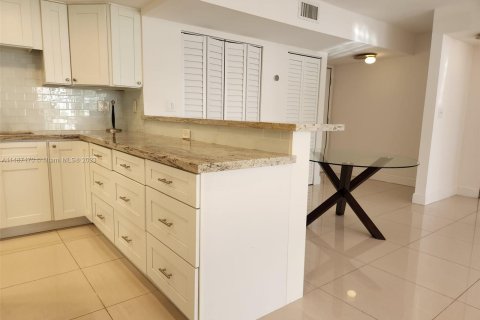 Condominio en venta en Coral Gables, Florida, 2 dormitorios, 94.67 m2 № 862387 - foto 29