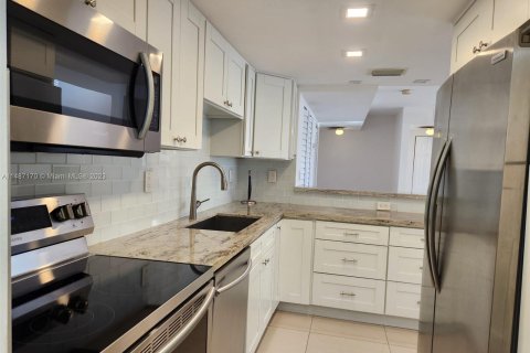 Condominio en venta en Coral Gables, Florida, 2 dormitorios, 94.67 m2 № 862387 - foto 24