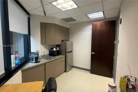 Propiedad comercial en venta en Miami, Florida № 965265 - foto 17