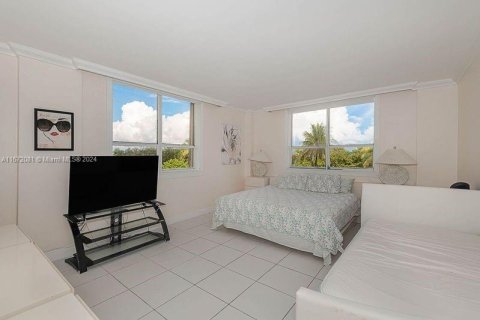 Apartment in Bal Harbour, Florida 2 bedrooms, 125.98 sq.m. № 1394290 - photo 2