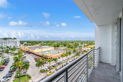 Studio in the Condo in Hollywood, Florida  № 1394330 - photo 3