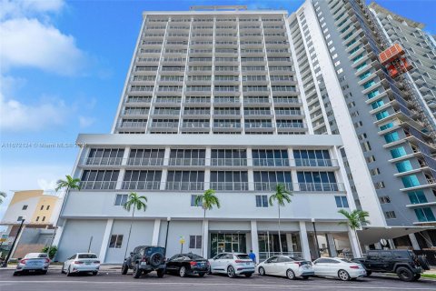 Studio in the Condo in Hollywood, Florida  № 1394330 - photo 2