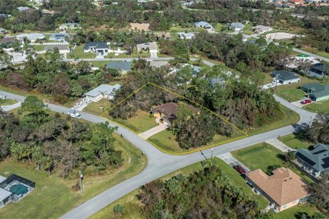 House in North Port, Florida 3 bedrooms, 189.71 sq.m. № 1406806 - photo 3