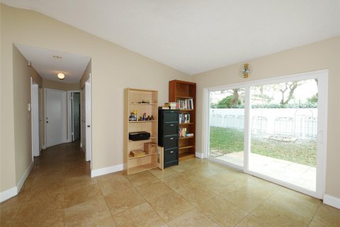 House in Davie, Florida 3 bedrooms, 142.33 sq.m. № 1094005 - photo 16