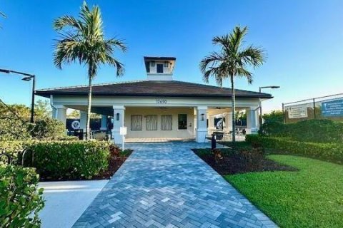 House in Boynton Beach, Florida 2 bedrooms, 165.64 sq.m. № 1094036 - photo 9
