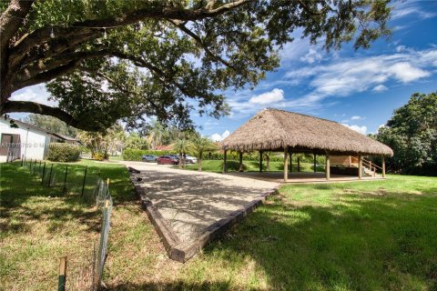 Villa ou maison à vendre à Davie, Floride: 4 chambres, 221.29 m2 № 1238231 - photo 10