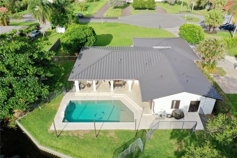 Villa ou maison à vendre à Davie, Floride: 4 chambres, 221.29 m2 № 1238231 - photo 1